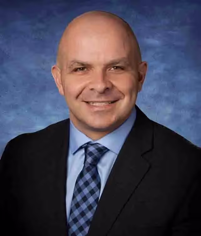 Steven Matos headshot