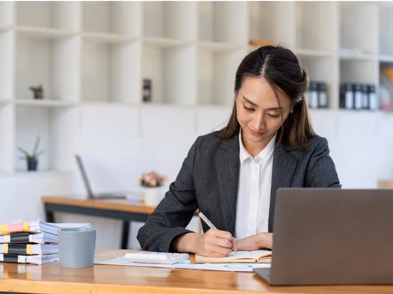 DIY vs. Professional Bookkeeping for NYC Entrepreneurs: Pros and Cons